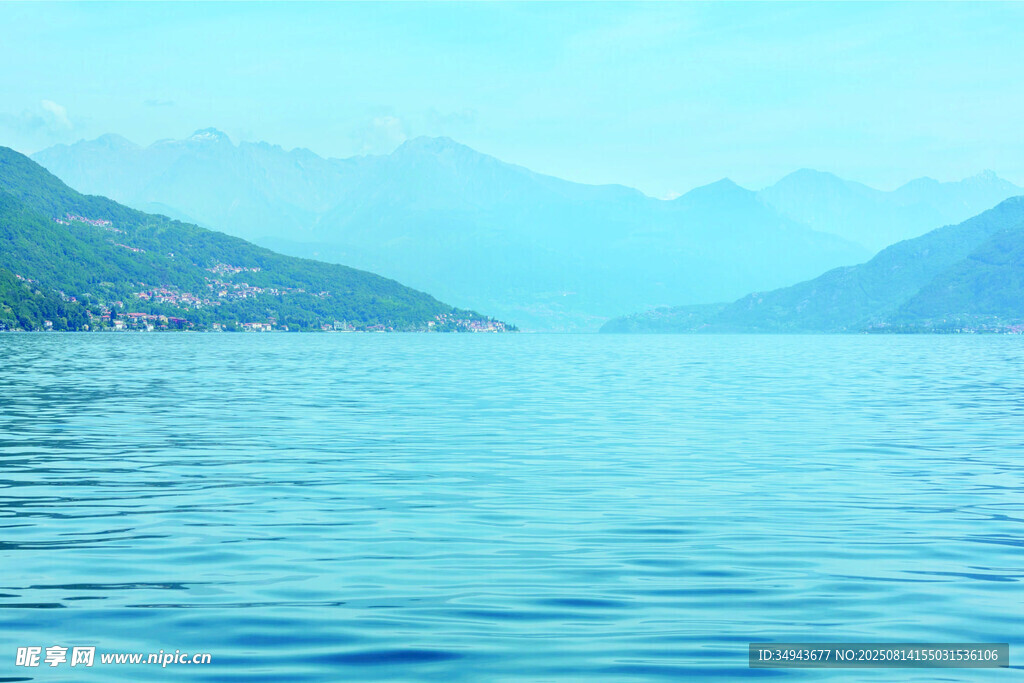 宁静湖景与远山