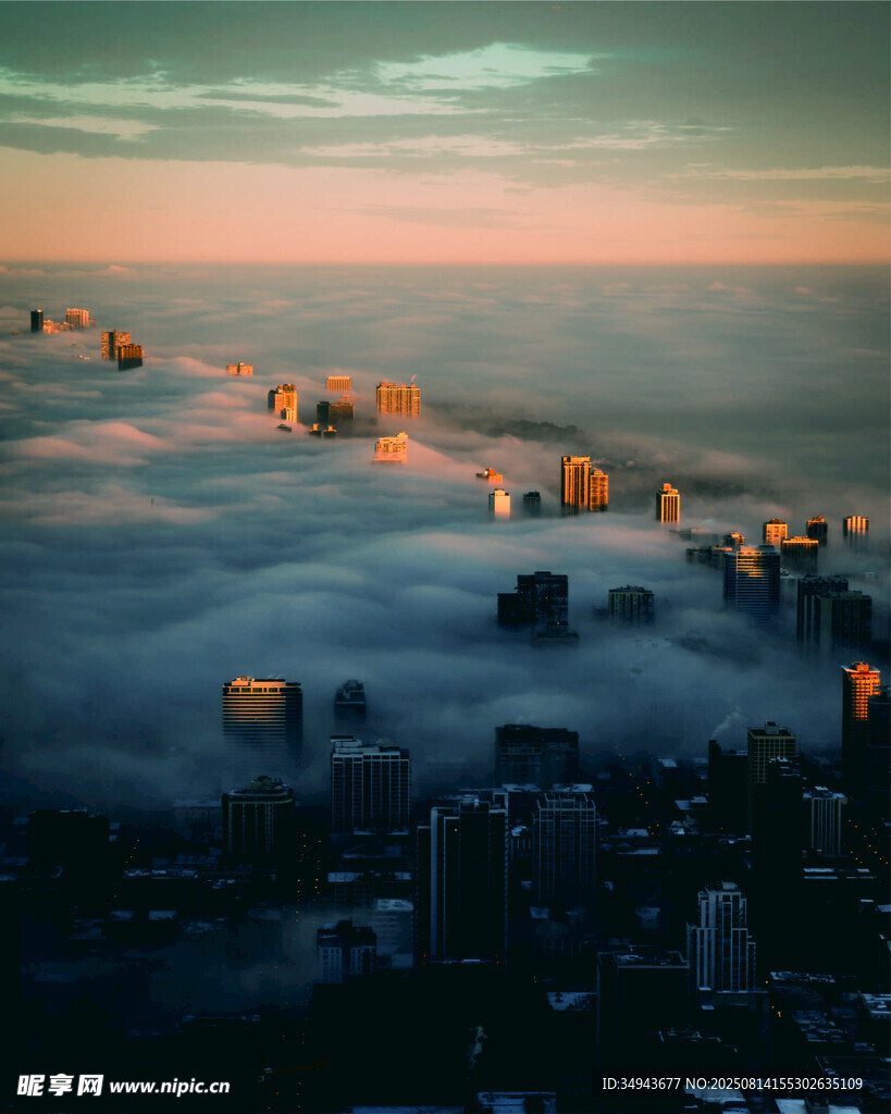云海之上的城市壮丽景观