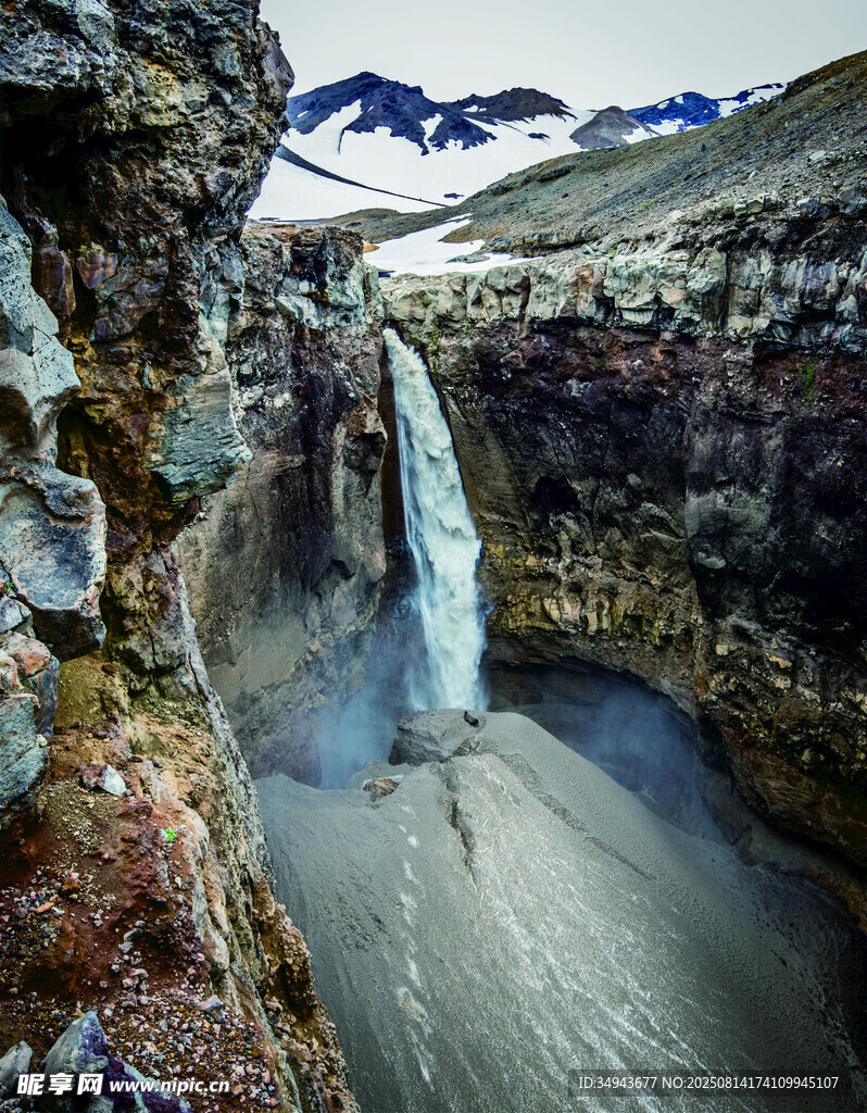 山间瀑布景观