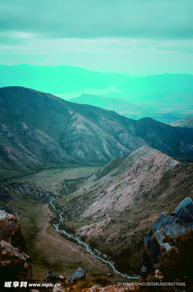 山间美景  河谷蜿蜒