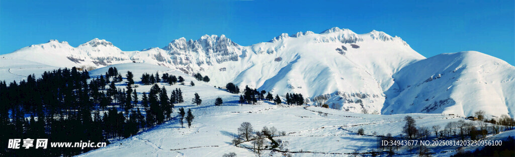 冬日壮丽雪山景观