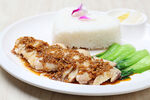 香嫩鸡肉盖饭配时蔬