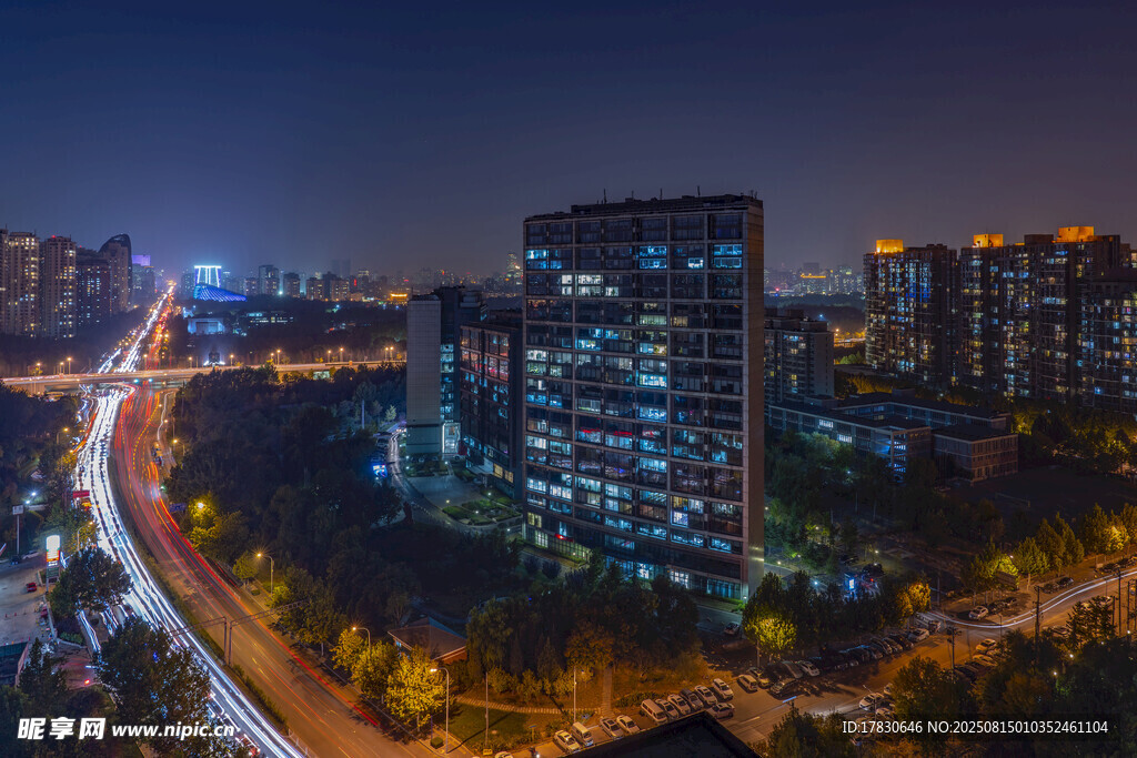 城市璀璨夜景俯瞰图