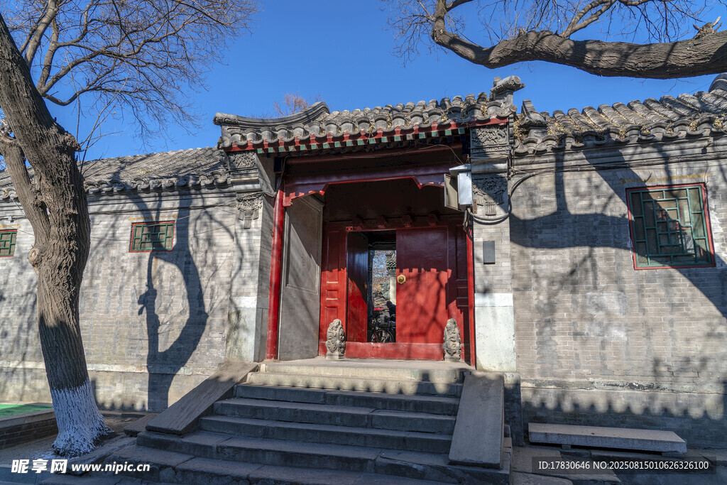 中式古宅红门景致