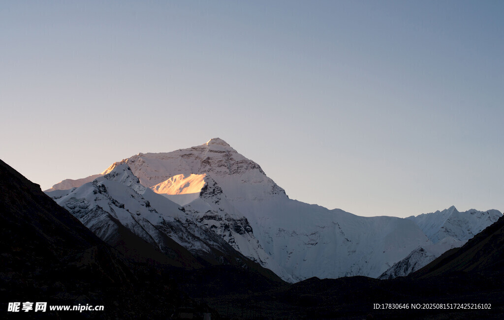 雪山夕照美景