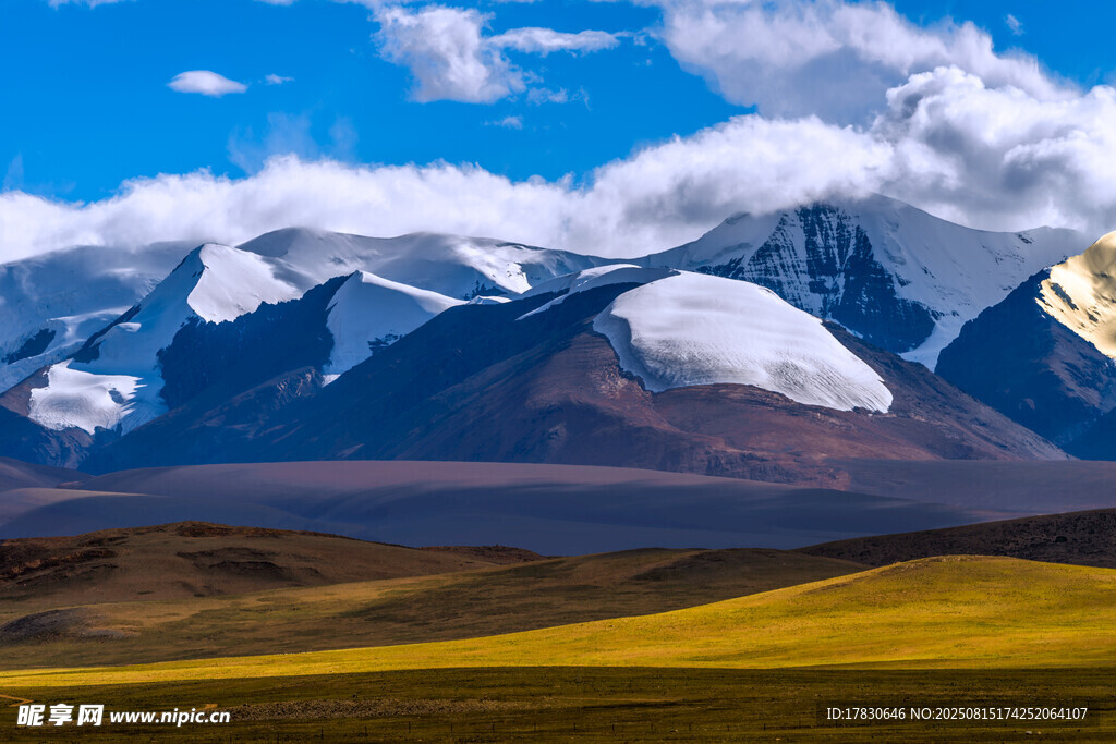 壮丽雪山草原美景