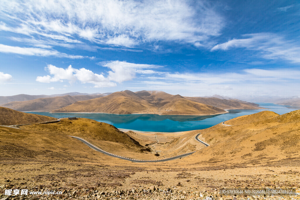 高原壮美湖泊风景