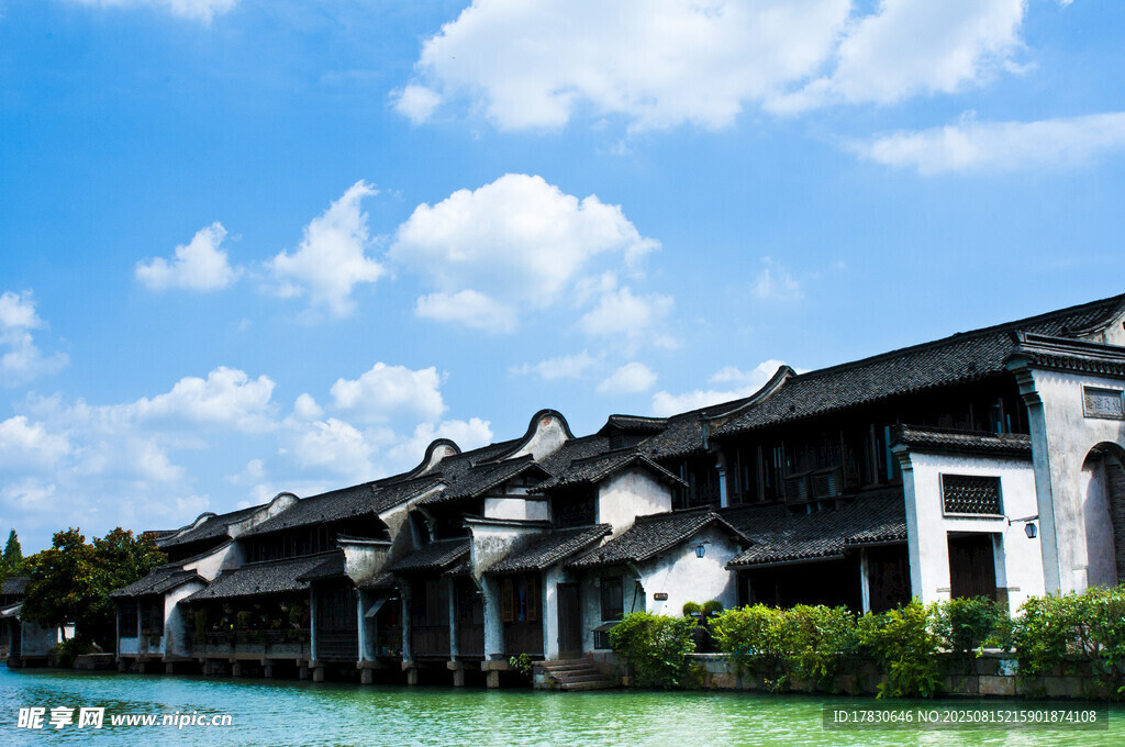 江南水乡中式建筑临水景