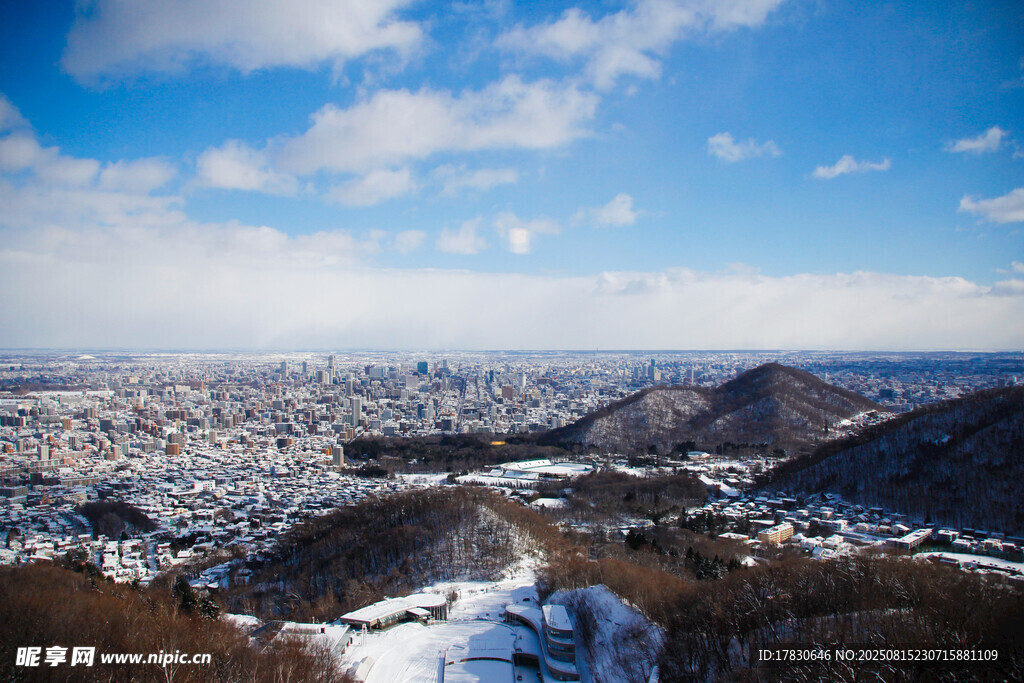 雪后山城全景
