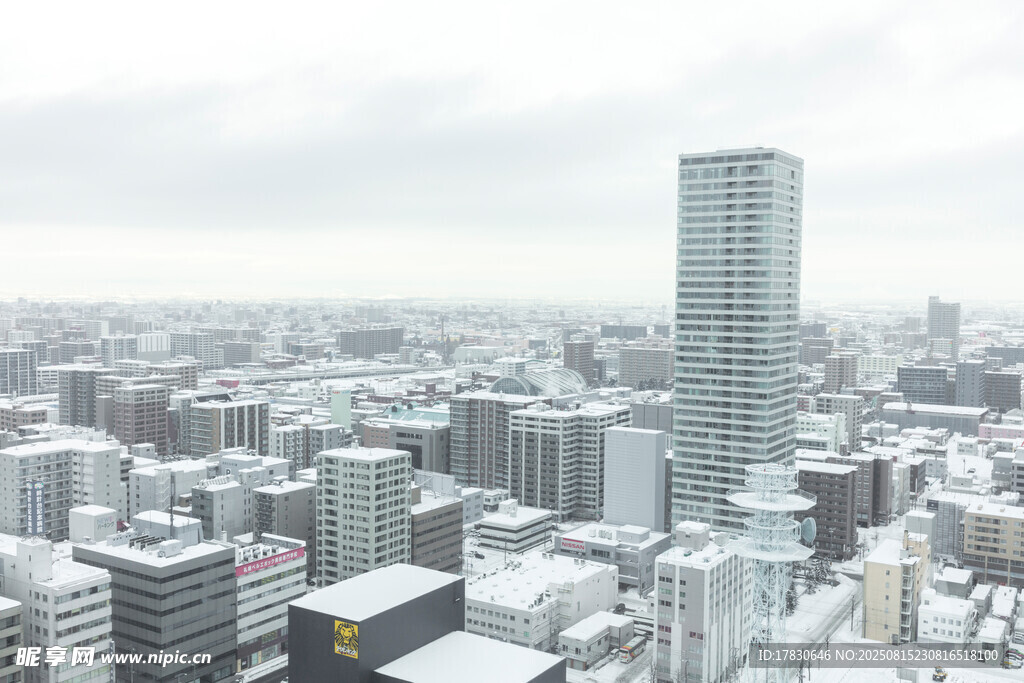 雪后都市高楼景观
