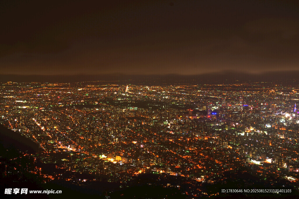 城市璀璨夜景俯瞰图