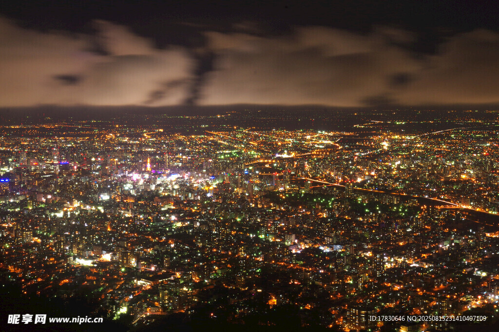 城市璀璨夜景俯瞰图
