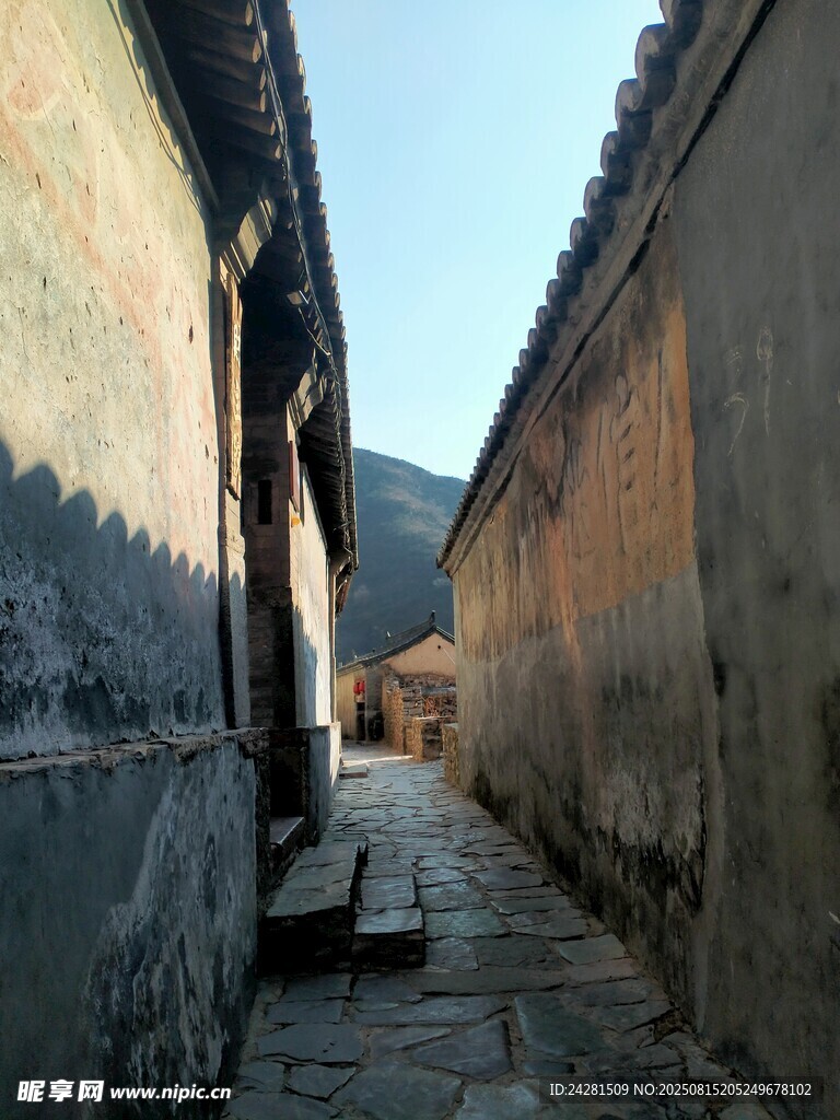 古巷幽径 尽显岁月韵味 爨底下
