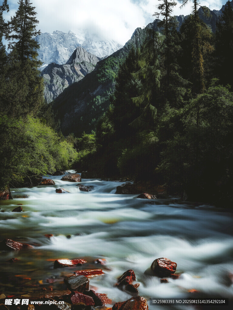 山间溪流