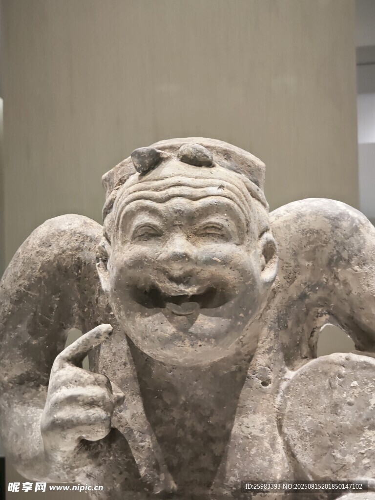 击鼓陶俑