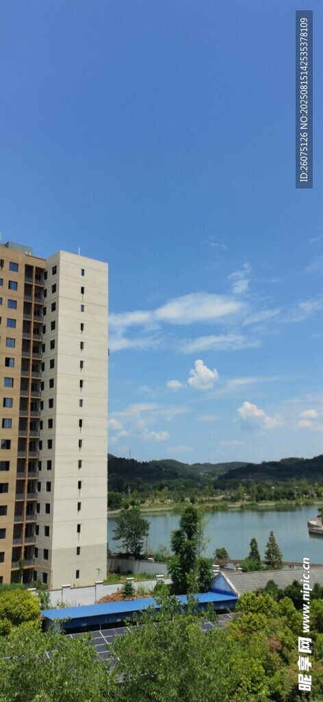 湖畔高层住宅景观