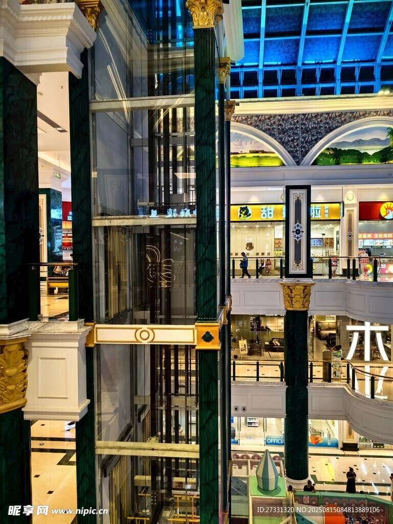商场内部精致装饰景观