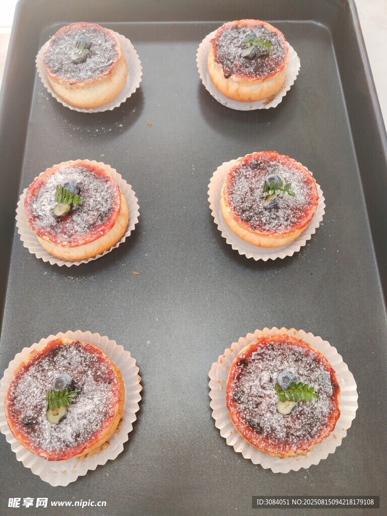 面包 蓝莓酱糕点