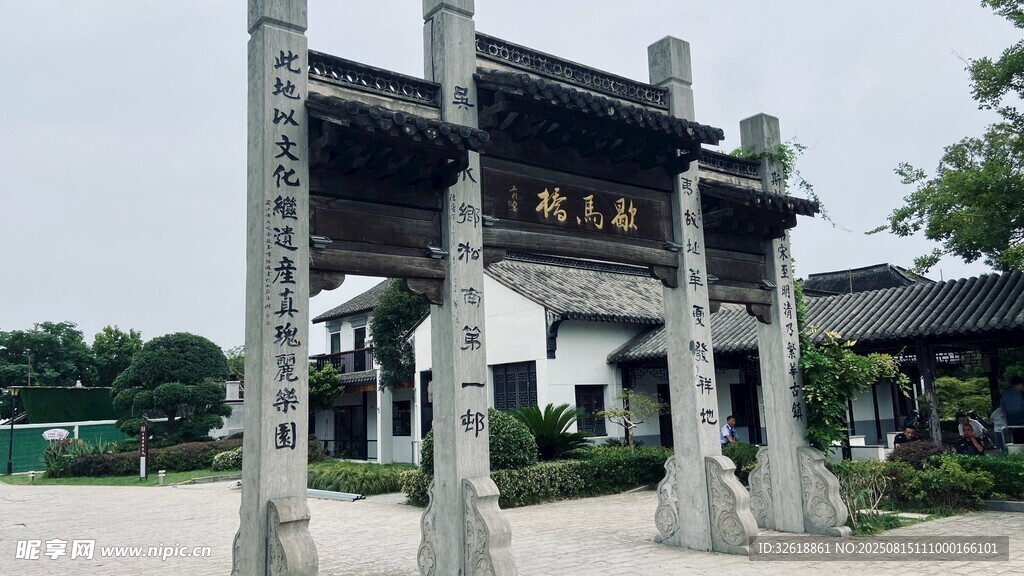 中式牌坊古朴典雅