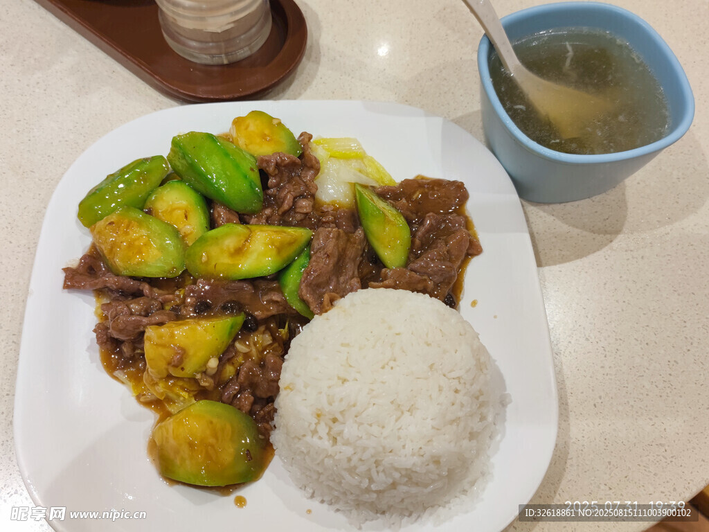 牛肉蔬菜盖饭套餐