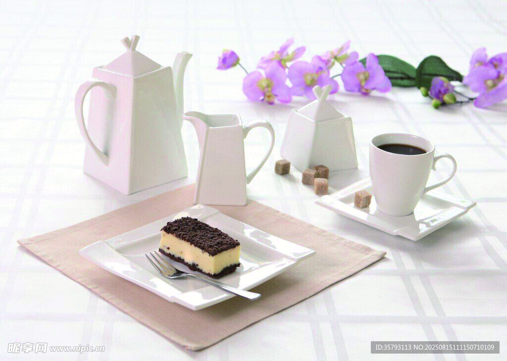 精致下午茶甜点与茶具