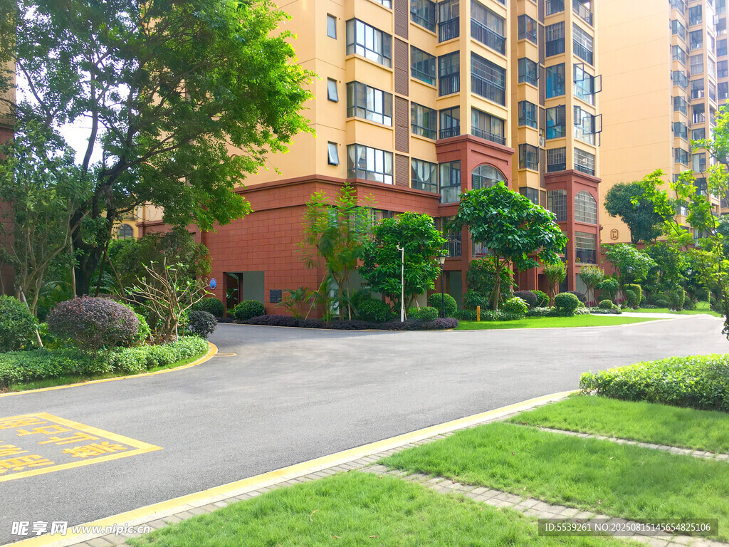 小区内的绿化景观与建筑