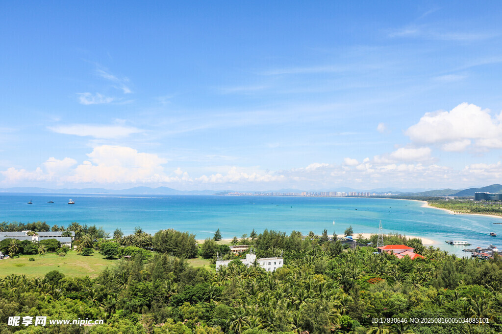 海滨风光绿树环绕的美景