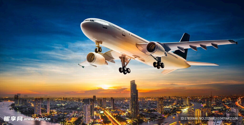 城市上空起飞的大型客机