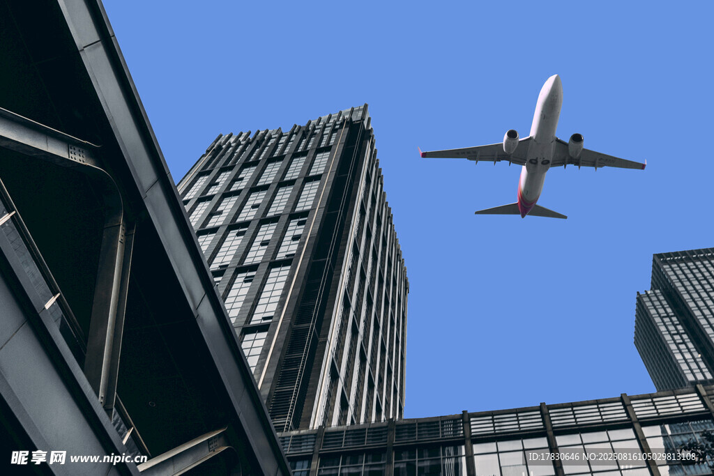 城市上空的飞机