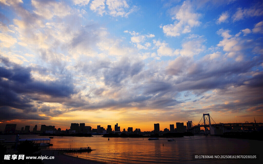 城市黄昏天际线美丽景观