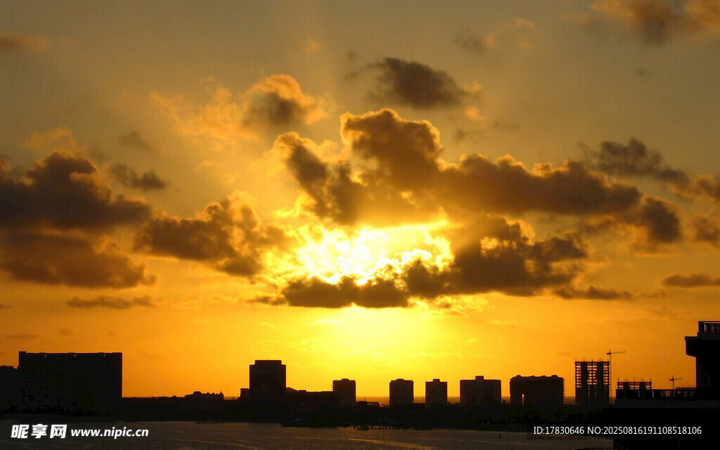 城市日落美景