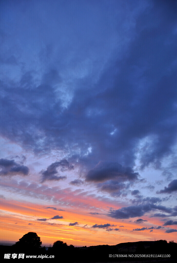 美丽黄昏天空景色