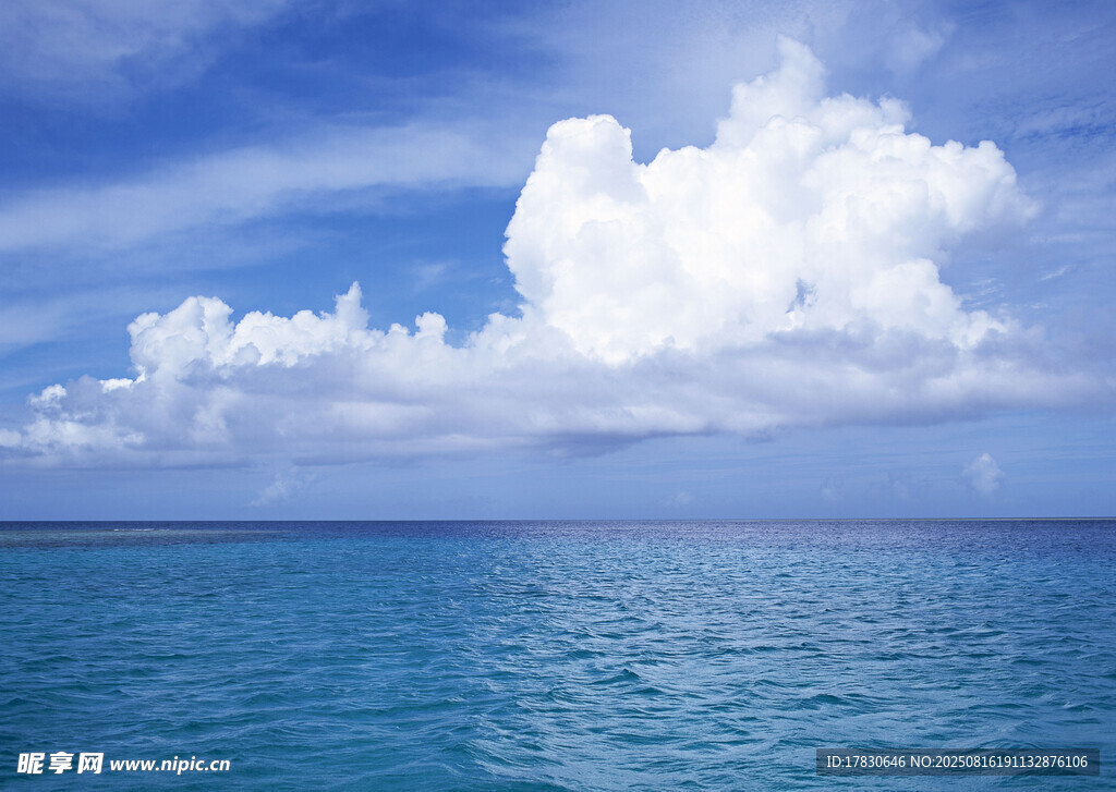 碧海蓝天的美丽海景