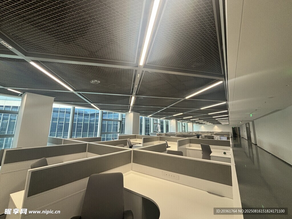 现代开放式办公空间场景