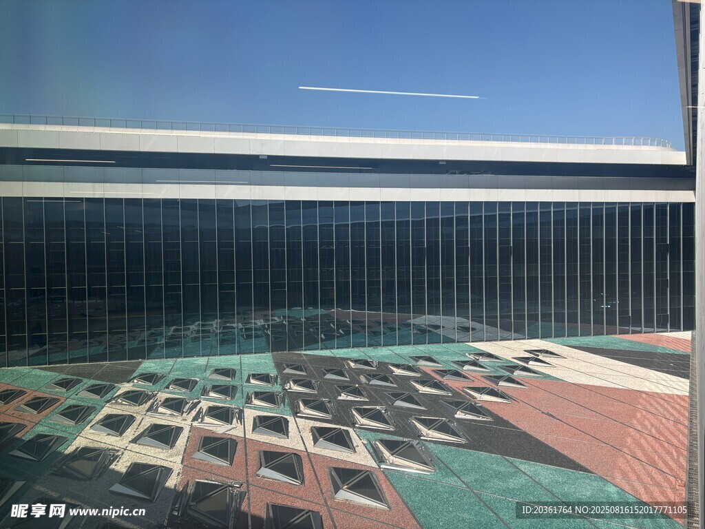 现代建筑外观与地面景观
