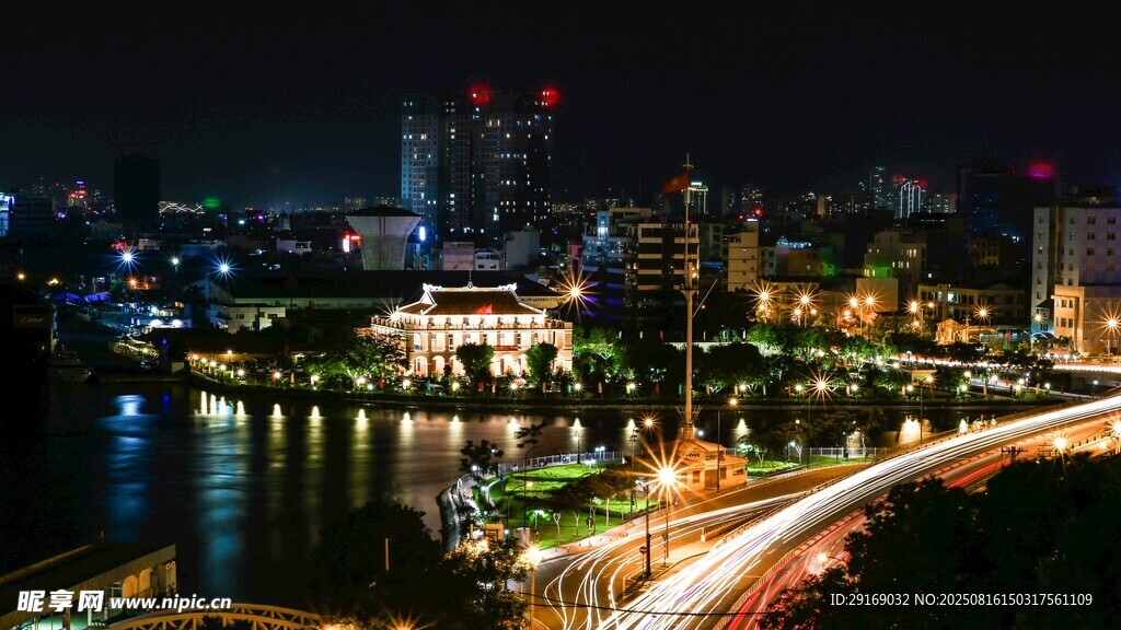 城市璀璨夜景俯瞰图