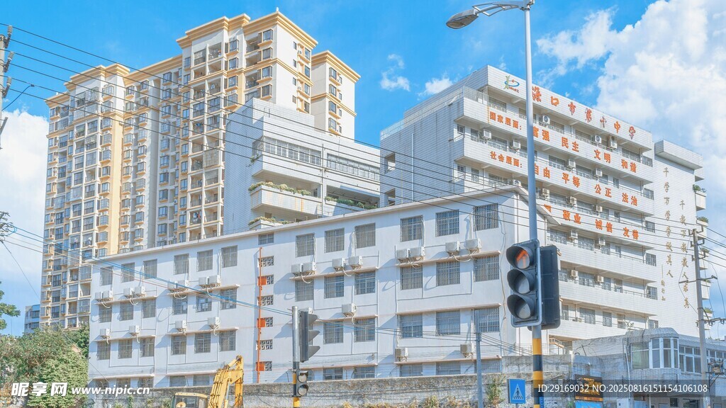 城市中的现代建筑群