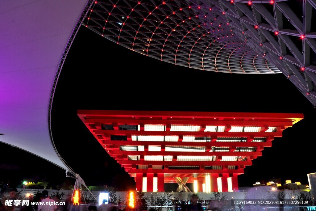 中国馆夜景璀璨灯火辉煌