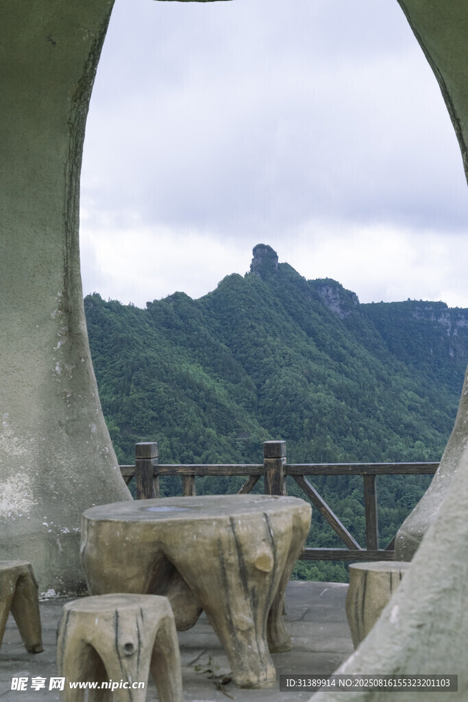 山间独特观景台景观