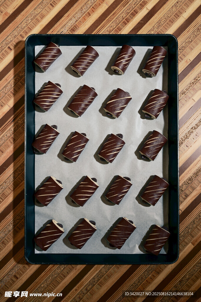 烤盘上的美味巧克力块