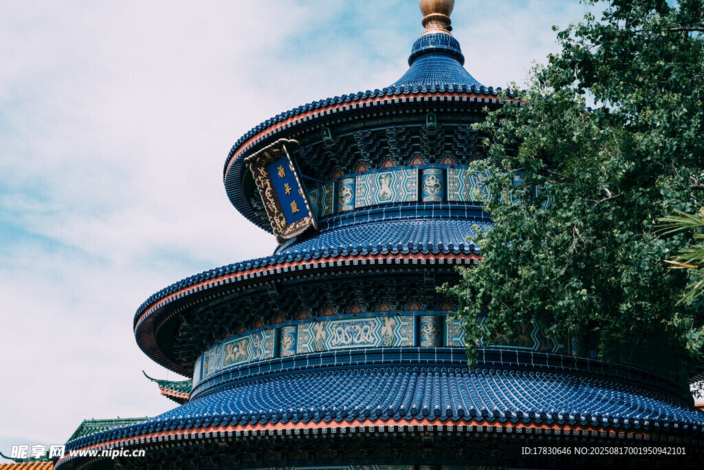 中式多层古建筑一角