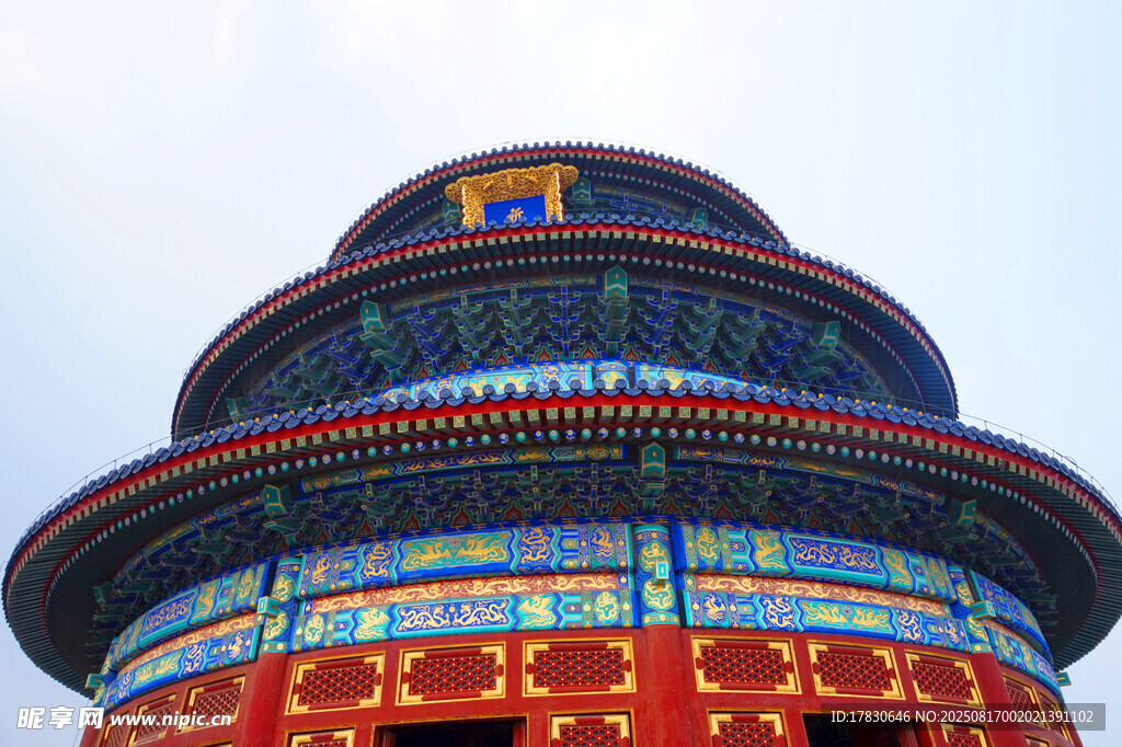 天坛建筑顶部细节特写