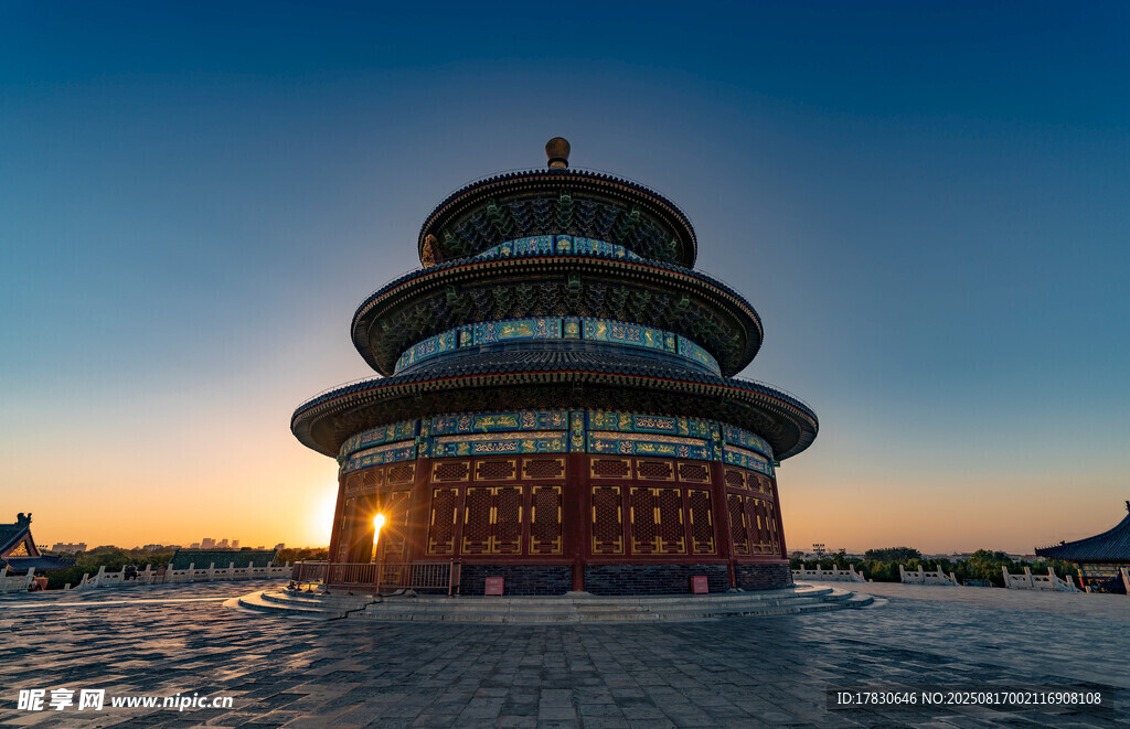 夕阳下的天坛壮丽景观