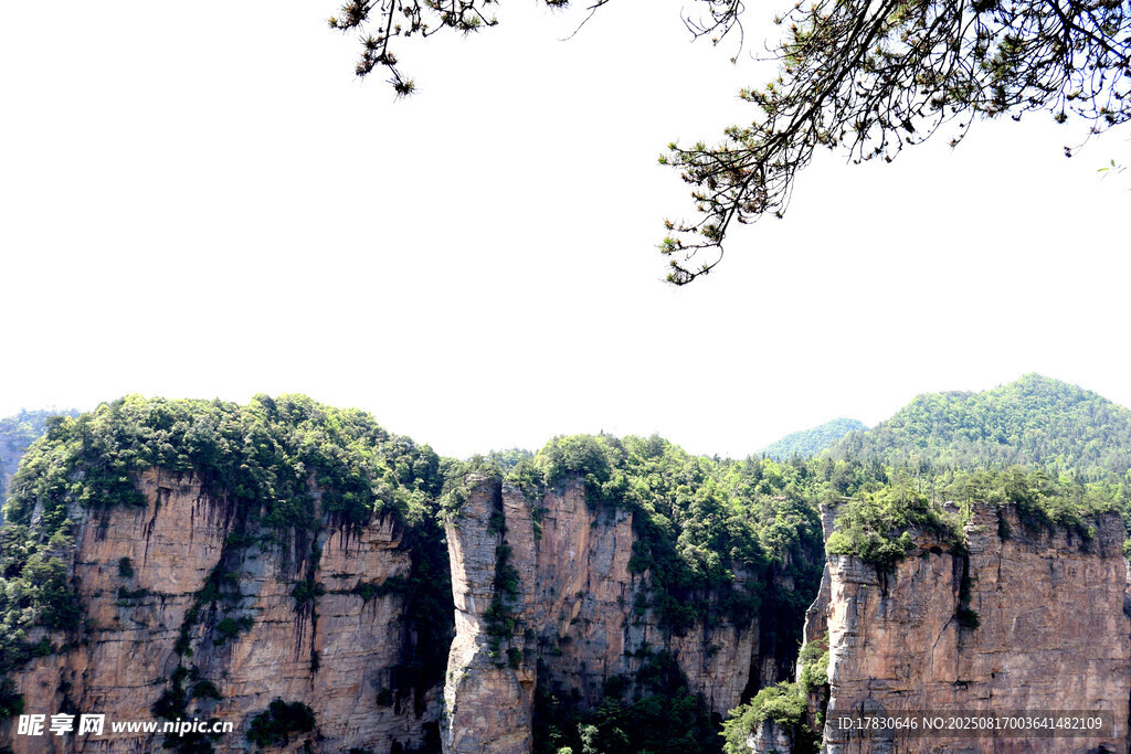 壮丽险峻的奇特山峰景观