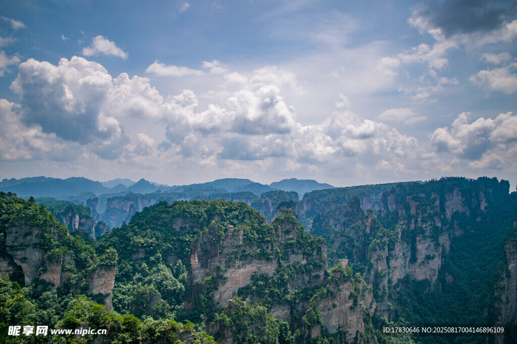 壮丽山峦云海景观