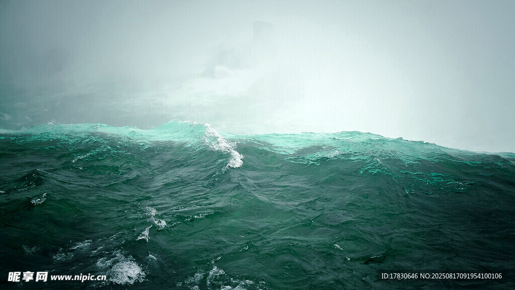 波涛汹涌的海面景象