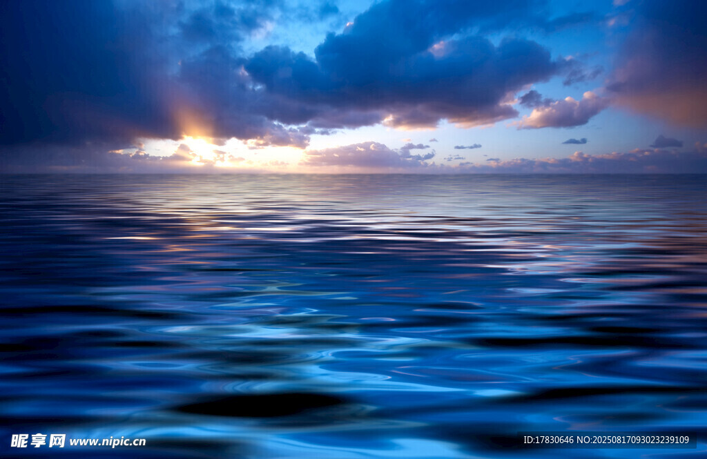 海上风云变幻的壮丽景象