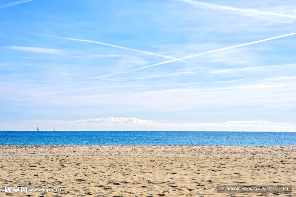 蓝天沙滩海景美丽风光