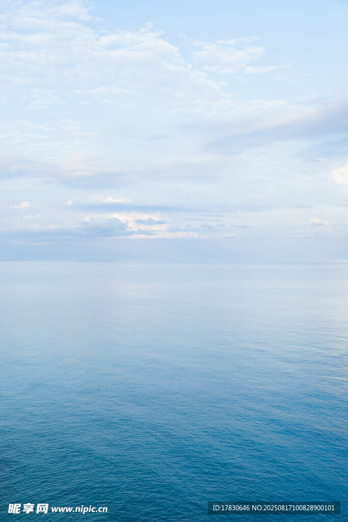 广阔海面与天际线景观