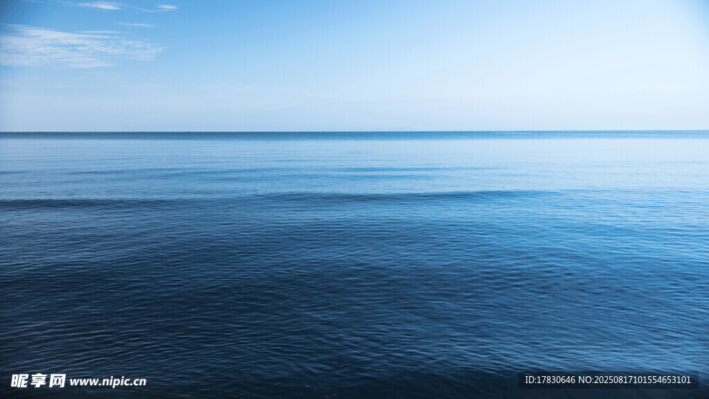 广阔海面与蓝天美景